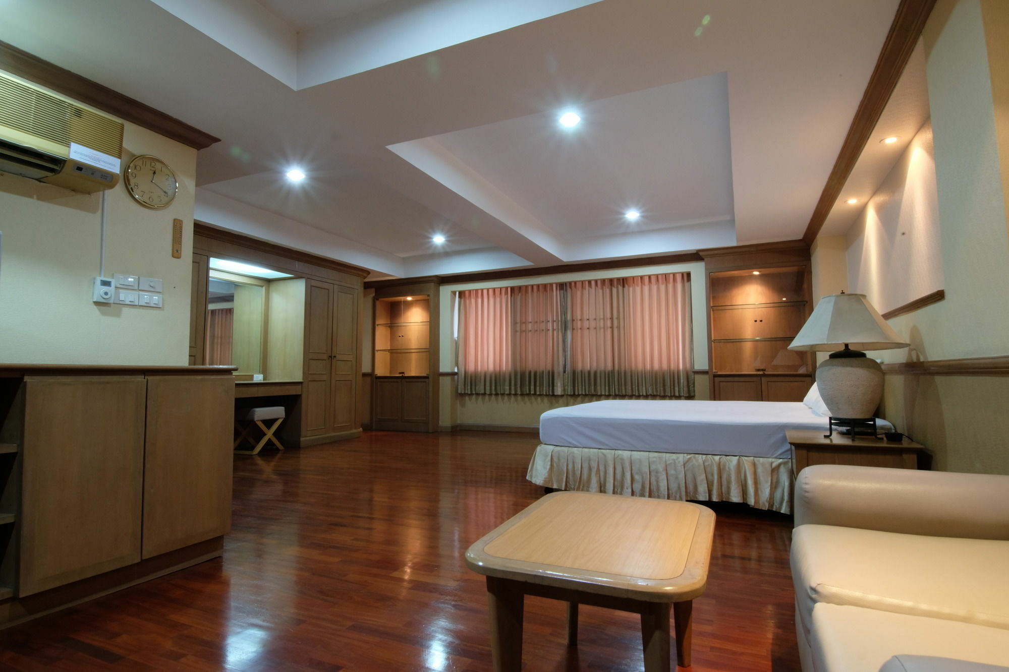 Alameda Suites Hotel Bangkok Kültér fotó